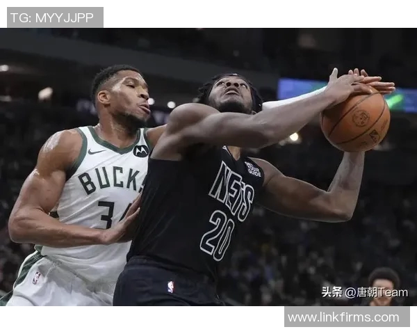 雄鹿队大胜76人,字母哥砍下三双,霸气引领胜利